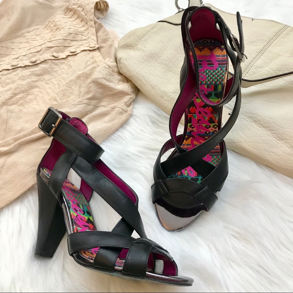 BETSEYVILLE Heels (Black)